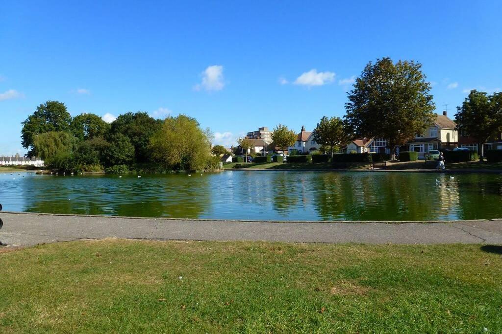 Grand 2 Bed Georgian Apartment At Florence House With King Bed, In The Heart Of Herne Bay & 300M From Beach Экстерьер фото