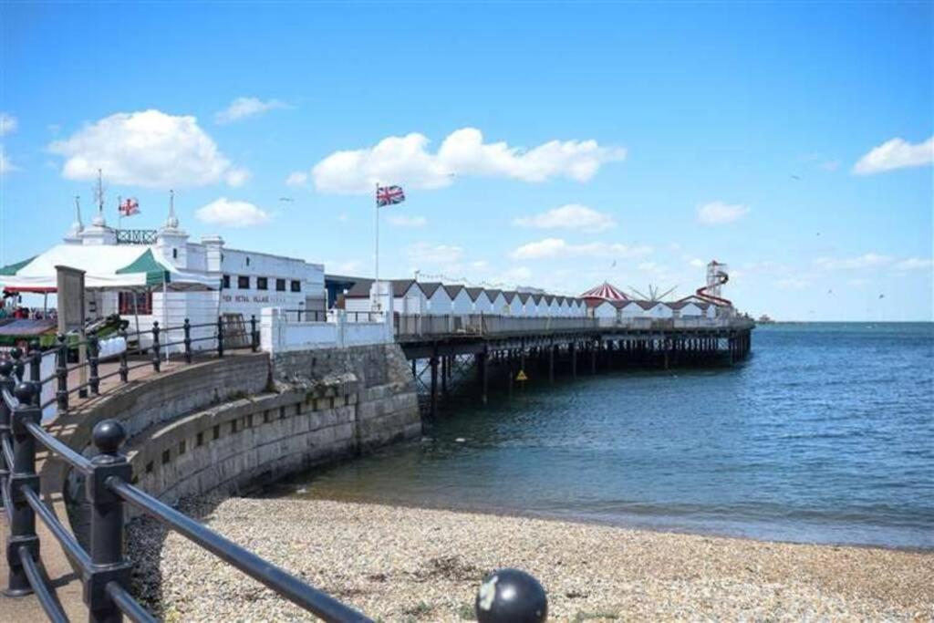 Grand 2 Bed Georgian Apartment At Florence House With King Bed, In The Heart Of Herne Bay & 300M From Beach Экстерьер фото