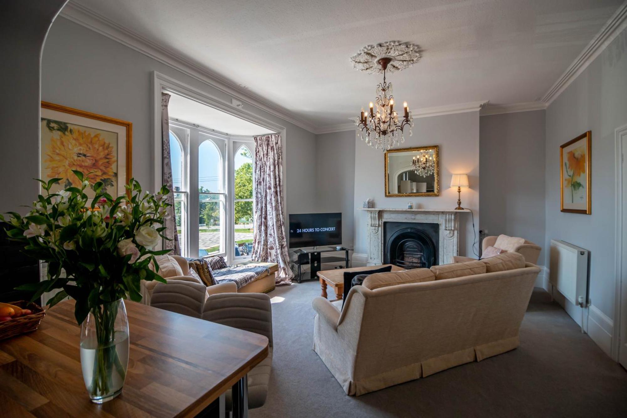 Grand 2 Bed Georgian Apartment At Florence House With King Bed, In The Heart Of Herne Bay & 300M From Beach Экстерьер фото
